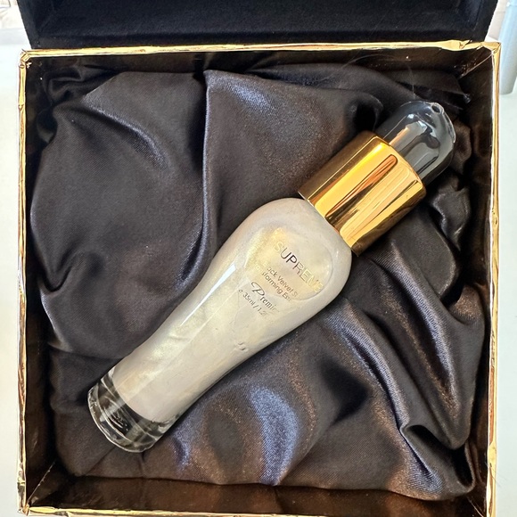 Supreme Black Velvet Skin Transforming Essence - Picture 4 of 6
